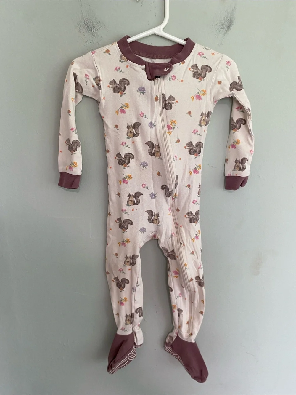 Burt’s Bees Baby White Squirrel & Floral print zip up Footsie Pajamas Size 18 Mo